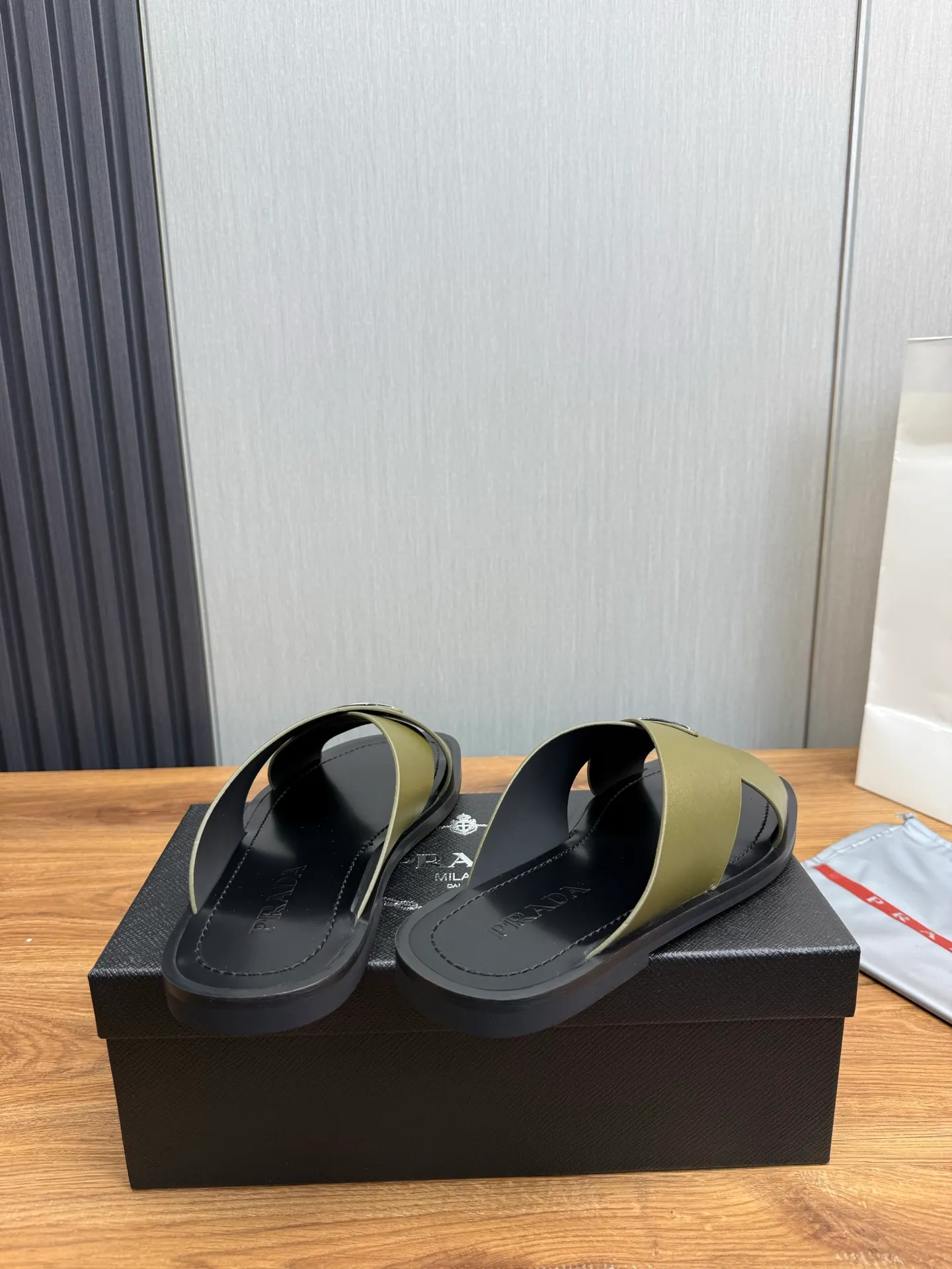 Factory price 340💰 ＰＲＡＤＡPrada - popular men's slippers hot sale 🔥 🩴Official website one to one production 38-45 sizes 45 46 🉑️Customized!